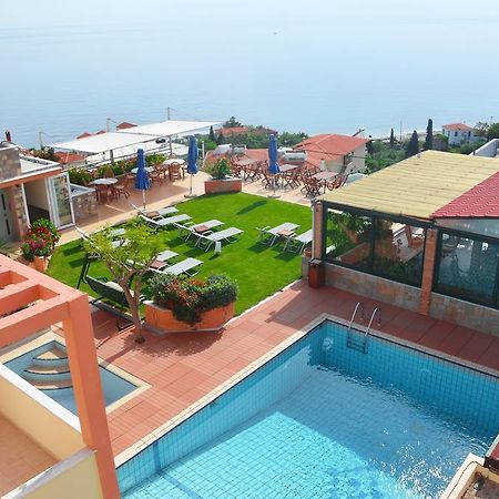 Hotel Vicky II Plomari Екстериор снимка