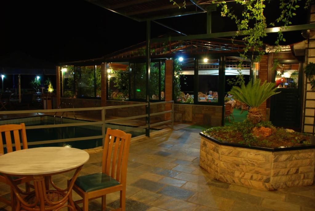 Hotel Vicky II Plomari Екстериор снимка