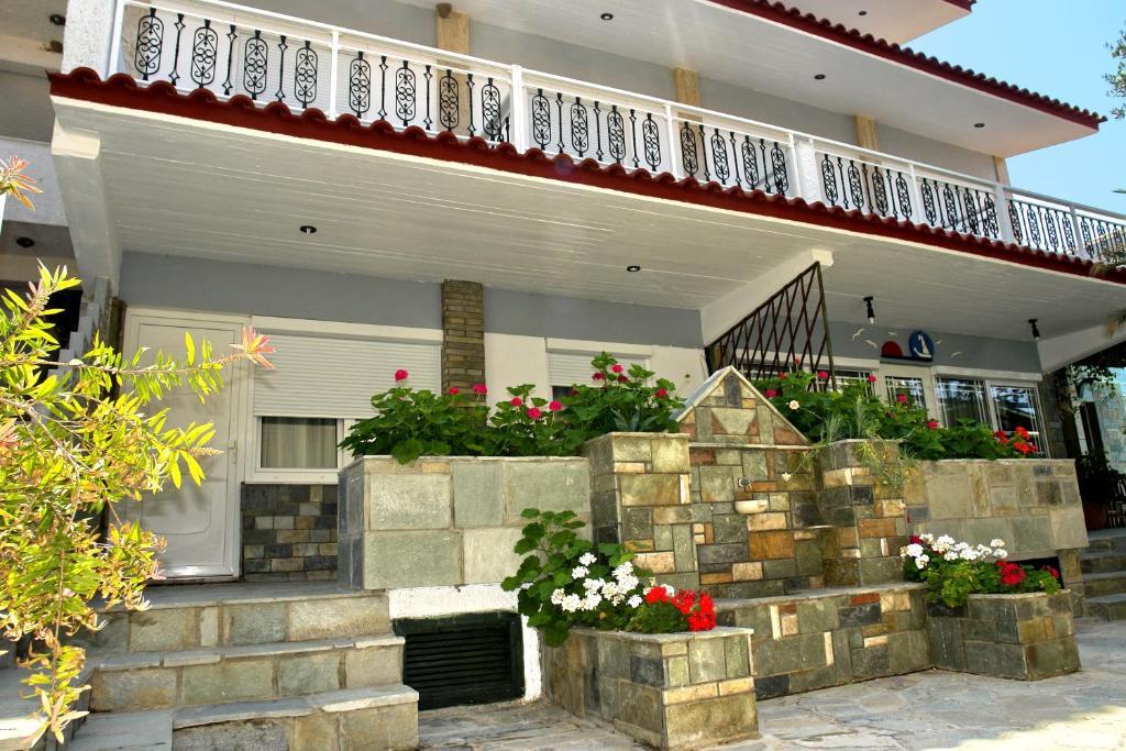 Hotel Vicky II Plomari Екстериор снимка
