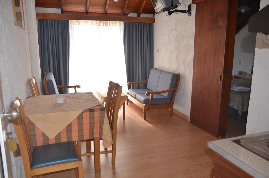 Hotel Vicky II Plomari Екстериор снимка