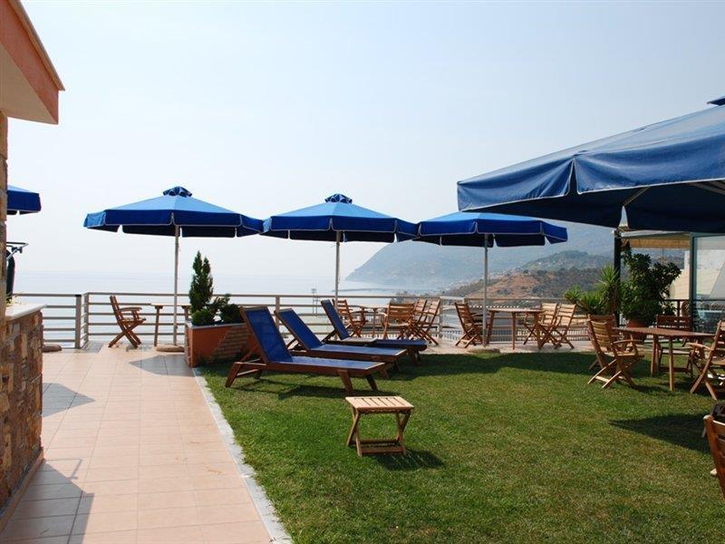 Hotel Vicky II Plomari Екстериор снимка