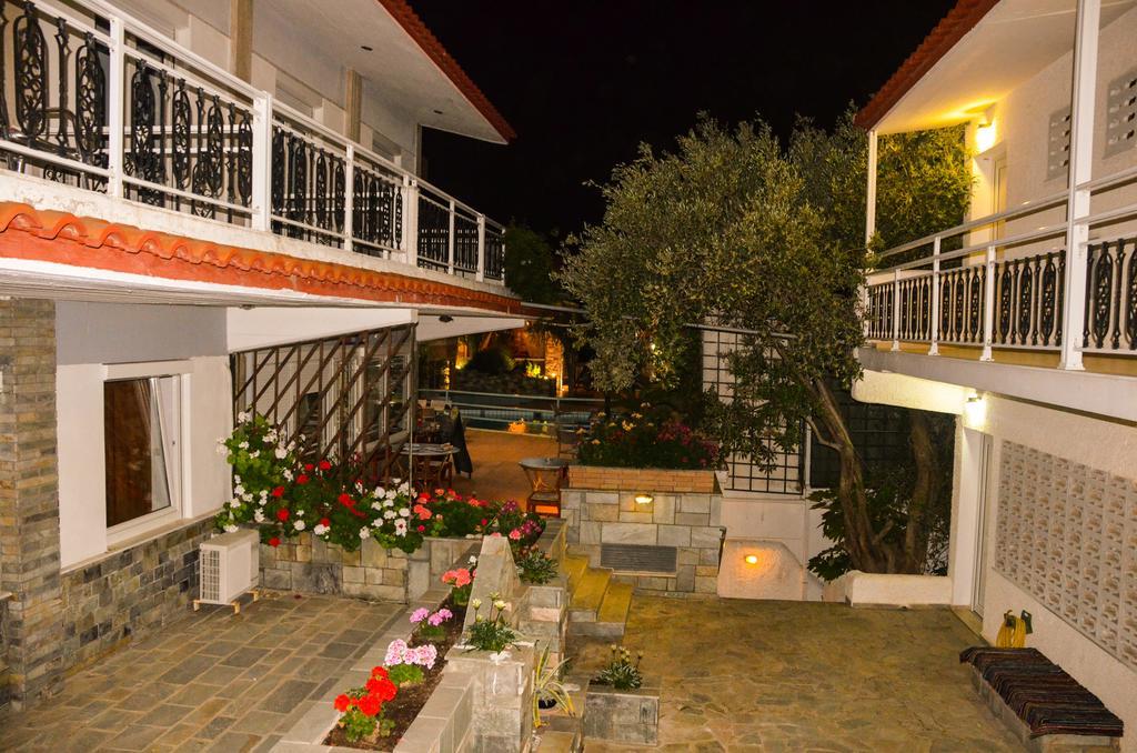 Hotel Vicky II Plomari Екстериор снимка