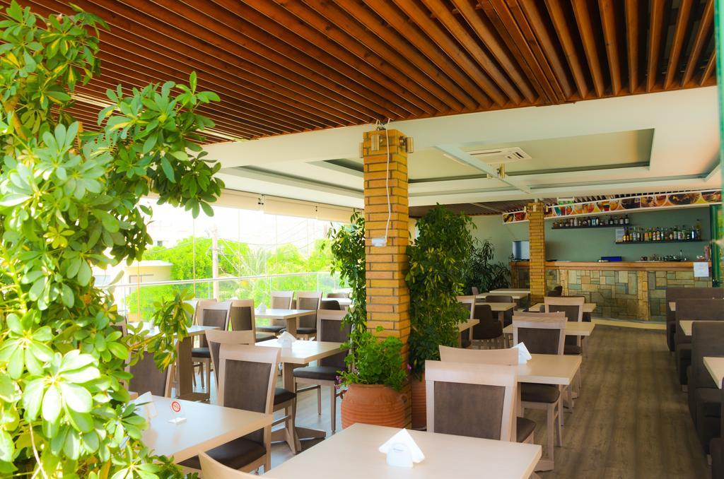 Hotel Vicky II Plomari Екстериор снимка