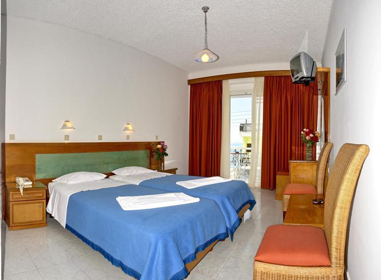 Hotel Vicky II Plomari Стая снимка