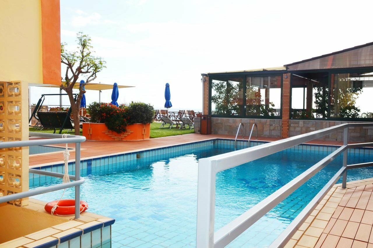 Hotel Vicky II Plomari Екстериор снимка