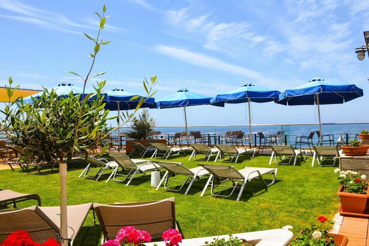 Hotel Vicky II Plomari Екстериор снимка